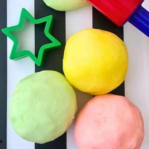 Read more about the article How to Make Your Own Allergy Friendly Playdough