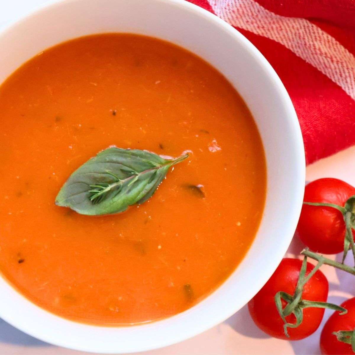 Read more about the article Roasted Tomato Soup With Basil (Dairy & Gluten Free, Vegan)